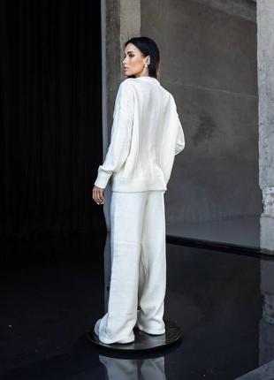 Объемный вязаный костюм с брюками палаццо