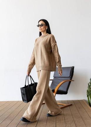 Объемный вязаный костюм с брюками палаццо