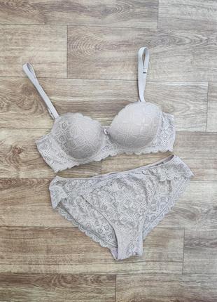 Коричневый комплект из лифа балконет и кружевных трусиков бразилиан intimissimi