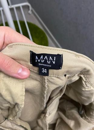 Бежевые брюки от бренда boohoo man6 фото