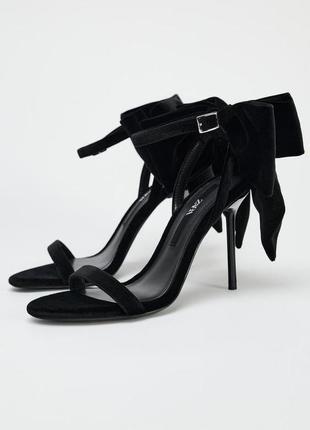 Босоножки на каблуке с большим бантом zara