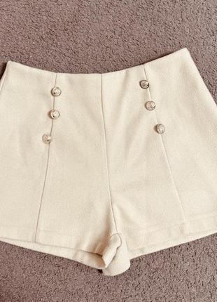 Шорти з ґудзиками