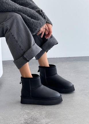 Базовые угги средней высоты цвет: черный натуральная кожа