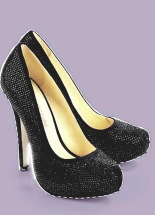 Туфлі на підборах