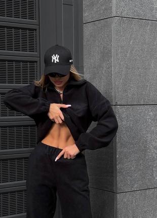 Жіночий спортивний костюм