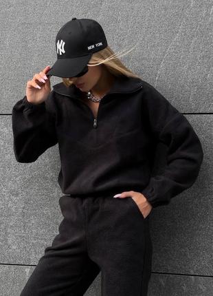 Жіночий спортивний костюм