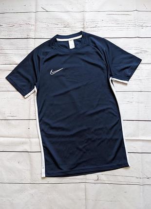 Спортивная футболка от nike