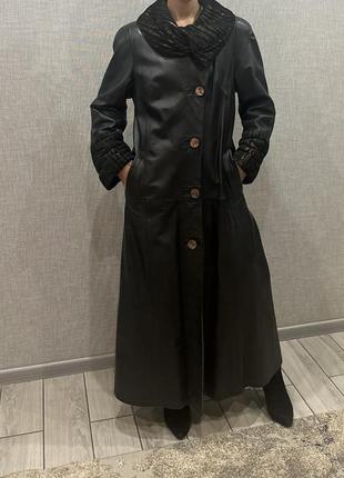 Черный кожаный плащ