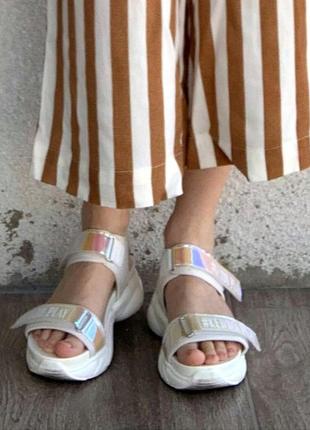 Білі сандалі, босоніжки на платформі
