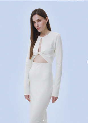 Молочное платье миди с перекрутом на груди с вырезами musthave