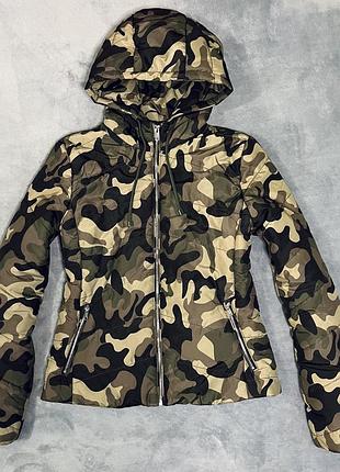 Жіноча куртка мілітарі m bershka