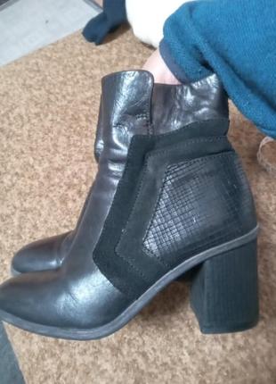 Отличные кожаные ботинки, ботинины 39 р. стелька 25.5 см