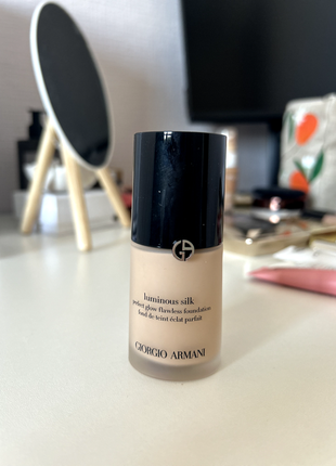 Тональна основа armani armani luminous silk , тон 5,