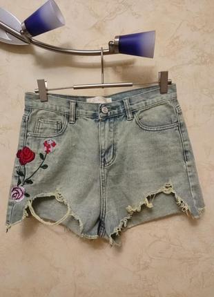 Красивые мини шорты с вышивкой