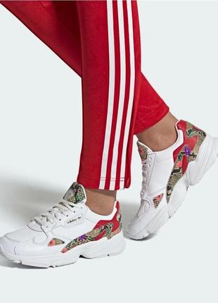 Adidas кожаные женские кроссовки