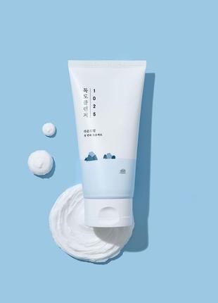 М’яка пінка для вмивання з морською водою round lab 1025 dokdo cleanser 150ml