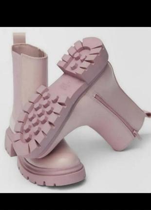 Чоботи відомого бренду zara