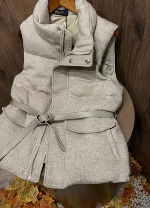 Жилетка кашемир в стиле loropiana на пуху утиному с поясом беж6 фото