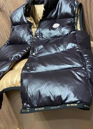 Жилетка в стиле moncler черная на пуху утиному зиму4 фото