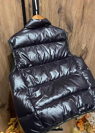 Жилетка в стиле moncler черная на пуху утиному зиму6 фото