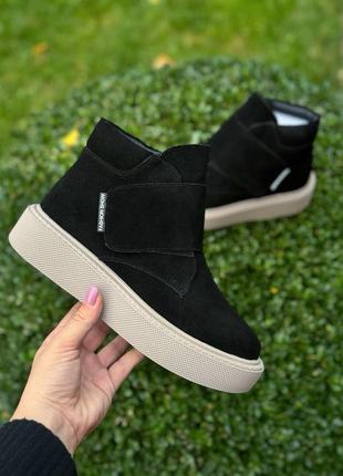 Ботинки замшевые женские