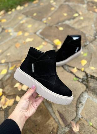 Ботинки замшевые женские