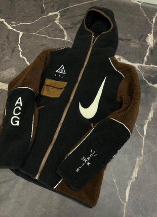 Плюшева куртка nike acg