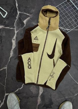 Плюшева куртка nike acg