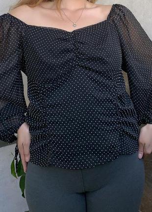 Легка блузка з напів прозорими рукавами