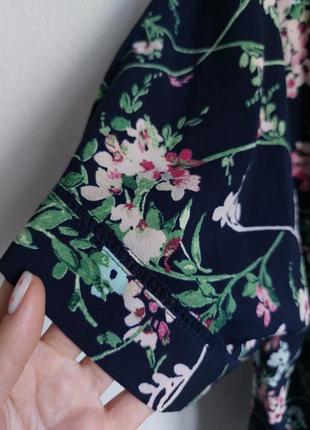 Интересная блуза с опущенными плечами в цветочный принт3 фото