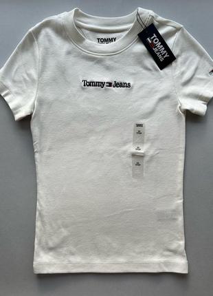 Женская футболка tommy hilfiger оригинал.