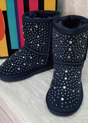 Красивые угги с камушками на девочку зимняя обувь