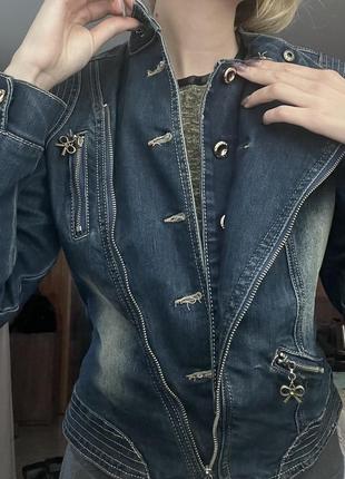 Джинсовая куртка женская с бантиками-собачками