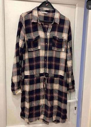 Сукня у клітинку