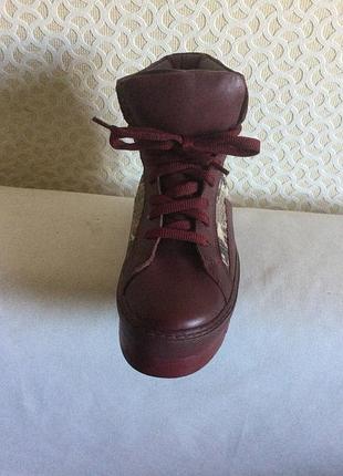 Дуже стильні шкіряні ботінки трендового кольору hotis