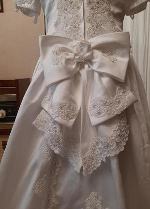 Белое атласное винтажное пышное свадебное платье6 фото