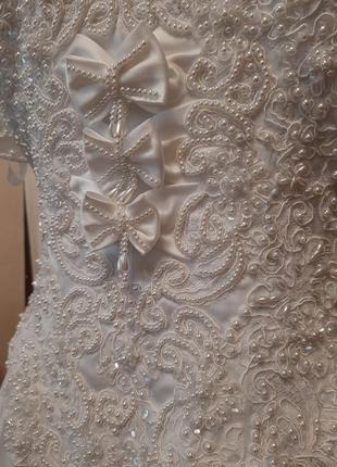 Белое атласное винтажное пышное свадебное платье4 фото