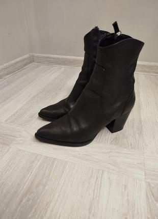 Кожаные котелки от zara