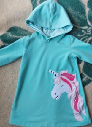 Шикарное платье с капишоном