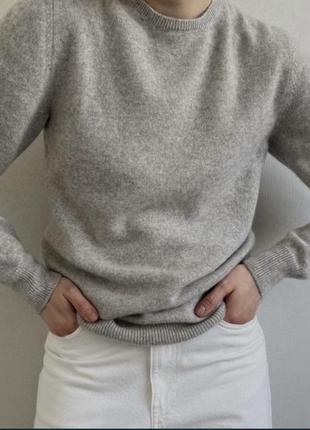 Шерстяной базовый свитер в стиле massimo dutti