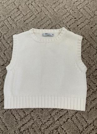 Жилет білий вʼязаний