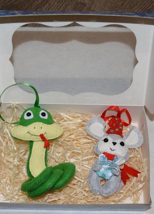 Набор игрушек на елку