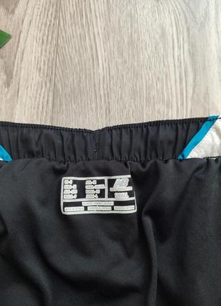Легкие шорты new balance 4
