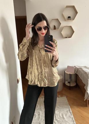 Очень красивая золотистая рубашка