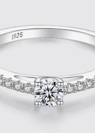 Срібна каблучка з діамантом moissanite 0,3ct