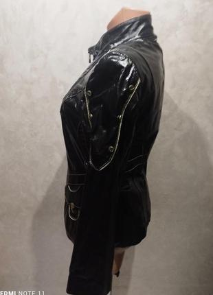 Ультрамодная куртка из глянцевой кожи культового итальянского бренда roberto cavalli4 фото