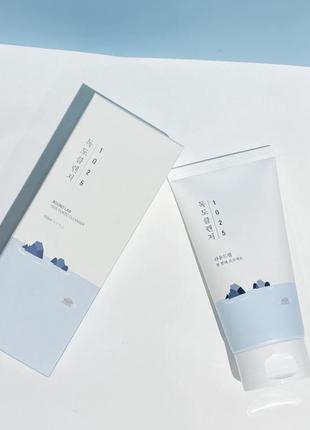 М`яка пінка для очищення шкіри round lab 1025 dokdo cleanser 150ml