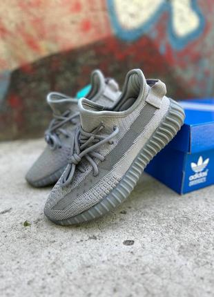 Жіночі кросівки adidas yeezy boost 350 v2 space ash due адідас ізі буст сірого кольору