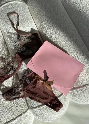 Коробка подарочная с лентой розовая