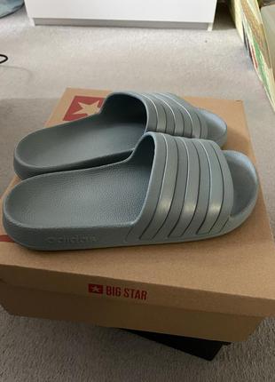 Резиновые шлепанцы adidas